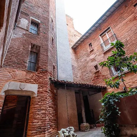 Pause Sur La Place Royale 몽토방