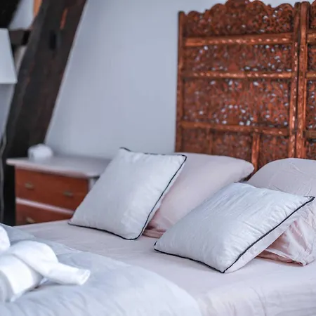 Pause Sur La Place Royale 아파트 몽토방