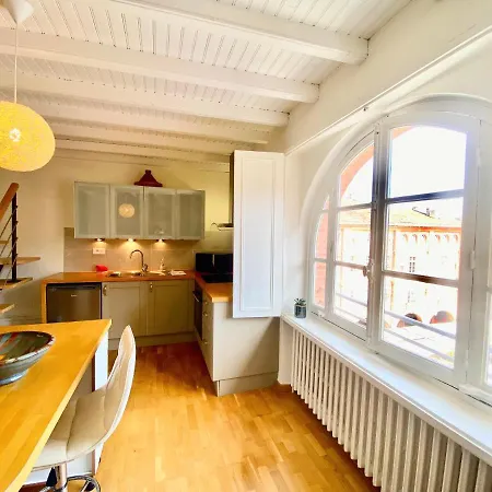 Pause Sur La Place Royale Montauban