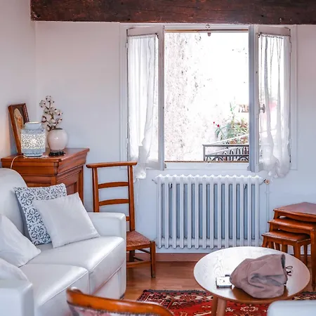 Pause Sur La Place Royale Appartement