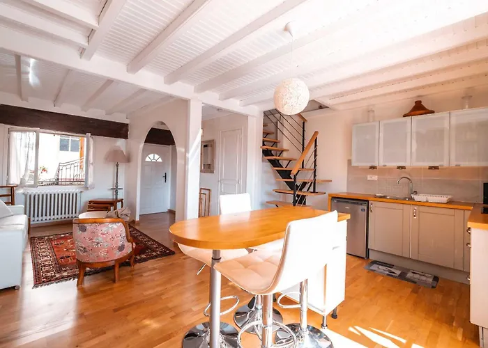 Pause Sur La Place Royale * Монтобан